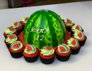 Feesttaarten - 3D taart watermeloen met cupcakes