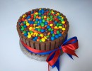 Feesttaarten - Chocoladetaart met M&amp;Ms en Kitkats