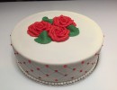 Bruidstaarten - Wit fondant met rode parels gecappitoneerd en rode 2D rozen