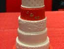 Bruidstaarten - Chinese stapeltaart rood en wit met 3D harten