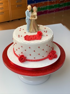 Bruidstaarten - 60 jaar getrouwd taart met bruidspaartje