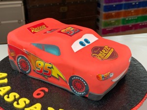 Kindertaarten - 3D Cars taart Lightning McQueen