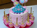 Drip Cake - Drip cake in thema prinsessen met cakepops