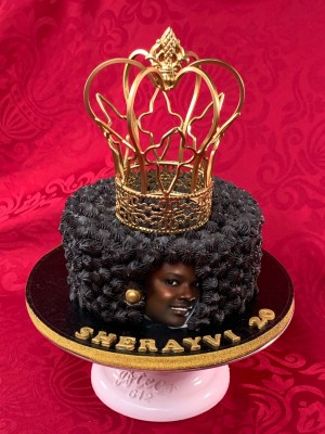 Feesttaarten - Afro girl crèmetaart gouden kroon