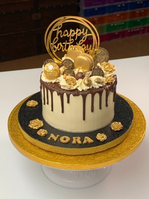 Drip Cake - Drip cake Nora met choco drip, Ferrero Rocher,