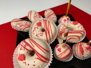 Cupcakes - Donuts Valentijn cakepops cakesicles
