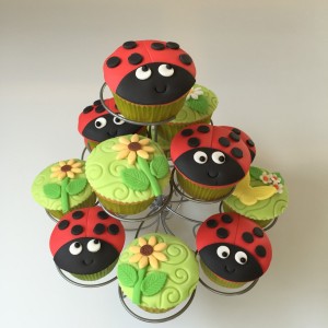 Cupcakes - Cupcakes met lieveheersbeestjes lady bug